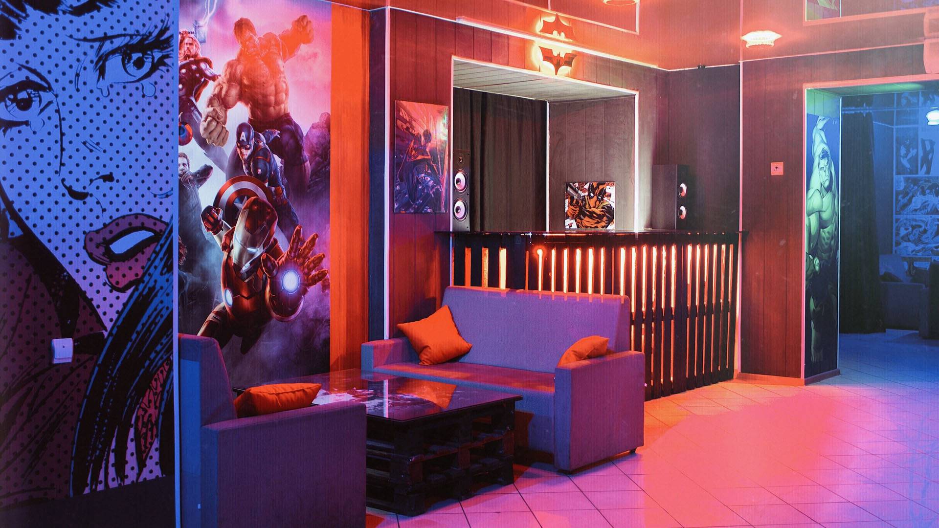 Интерьер в Marvel Lounge Bar